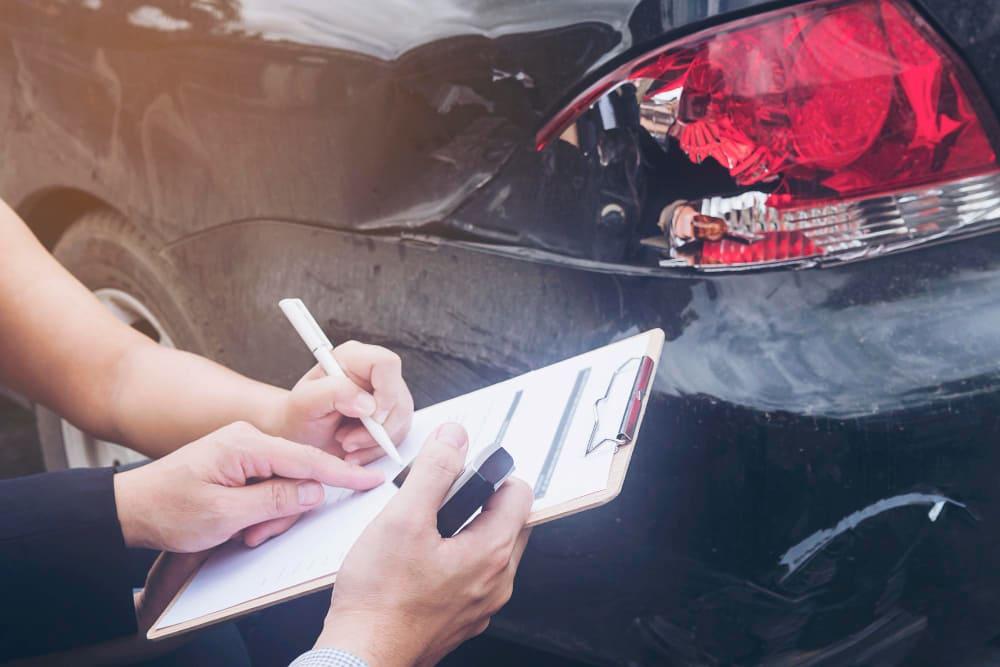 Collision Course: Navigating Insurance Claims for Stress-Free Auto Body Repair